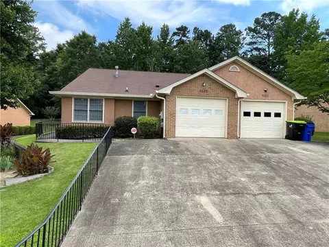 7123 Woodridge Ln, Union City, GA 30291