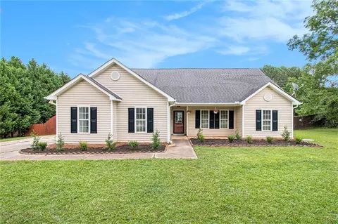 215 Nina Cir, Locust Grove, GA 30248