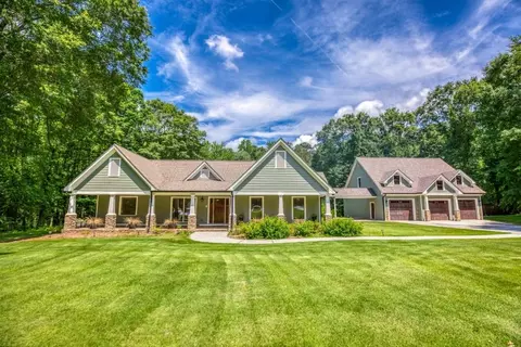 2680 Bay Ridge Dr, Loganville, GA 30052