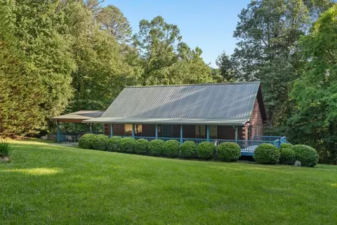 52 Blueberry Ln, Rabun Gap, GA 30568