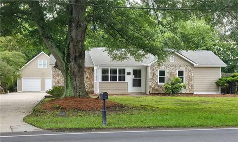 6109 N Main St SE, Acworth, GA 30101