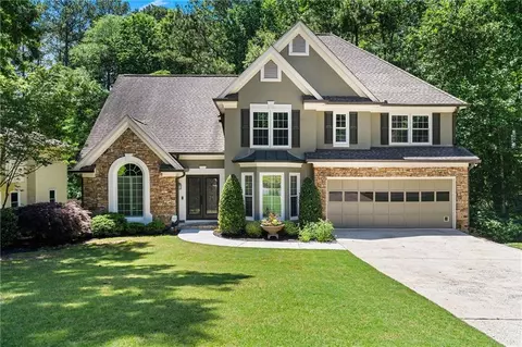 77 Skyland Dr, Roswell, GA 30075