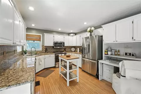 912 Spring Vly, Woodstock, GA 30189