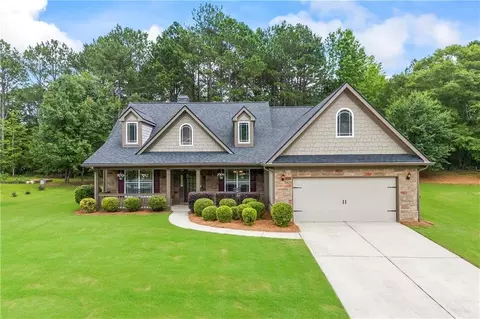1524 Guthrie Crossing Dr, Loganville, GA 30052