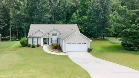 555 Flintlock Dr, Dacula, GA 30019
