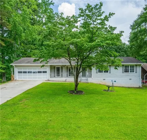 120 Lakeside Dr, Ellenwood, GA 30294