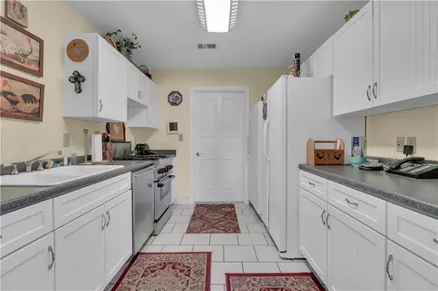 Kitchen - 14501 Woolsey Rd, Hampton, GA 30228 photo 9 of 10