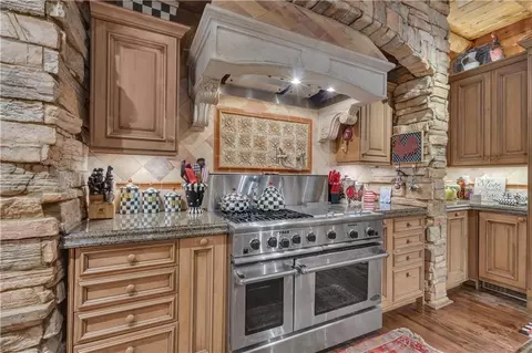 Kitchen - 14501 Woolsey Rd, Hampton, GA 30228 photo 5 of 10