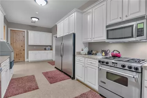 Kitchen - 14501 Woolsey Rd, Hampton, GA 30228 photo 8 of 10
