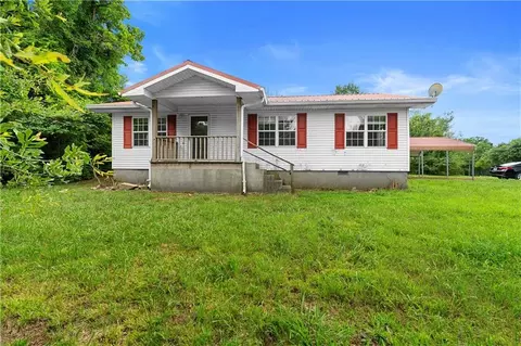 97 Foxwood Trl, Commerce, GA 30529