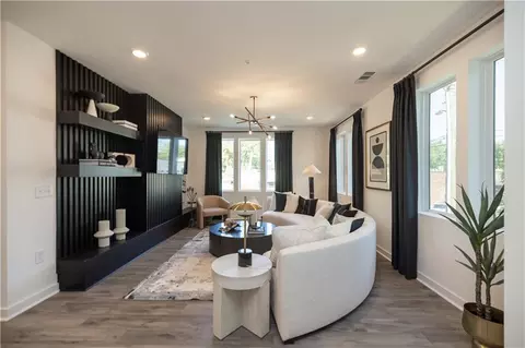 392 Pratt Dr #2014, Atlanta, GA 30315