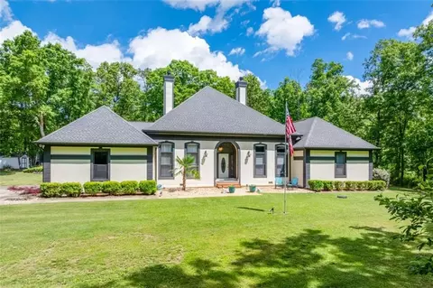1198 Lakeshore Dr, Jefferson, GA 30549