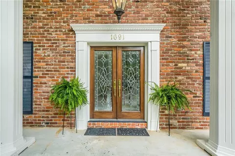 1691 Houghton Ct N, Dunwoody, GA 30338