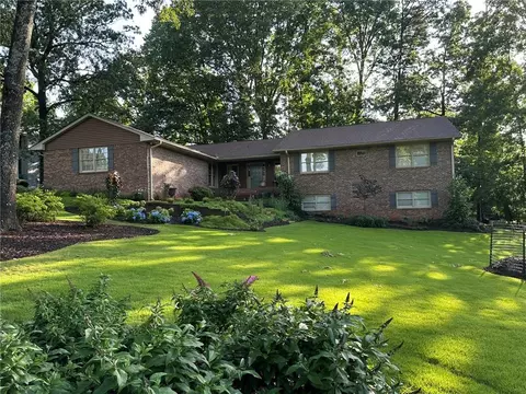 747 Dogwood Cir, Norcross, GA 30071