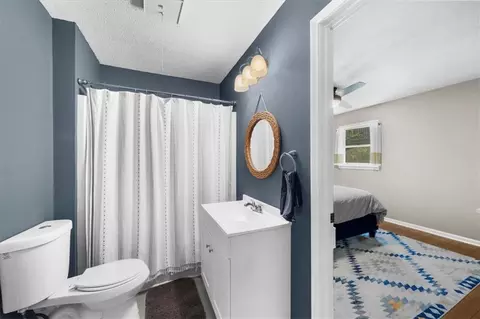 Bath - 9430 Chestatee Ct, Gainesville, GA 30506 photo 2 of 5