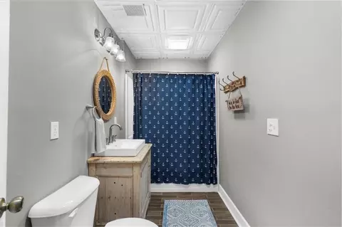 Bath - 9430 Chestatee Ct, Gainesville, GA 30506 photo 3 of 5