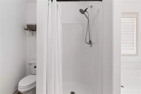 Bath - 506 Highpoint Cir, Winder, GA 30680 photo 2 of 4