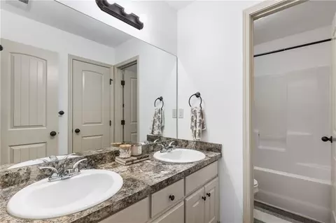 Bath - 506 Highpoint Cir, Winder, GA 30680 photo 4 of 4