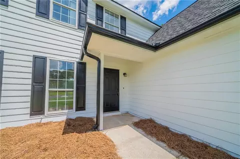 Exterior - 5916 Farmbrook Ln, Rex, GA 30273 photo 4 of 8