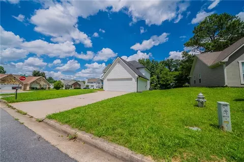 Exterior - 5916 Farmbrook Ln, Rex, GA 30273 photo 2 of 8
