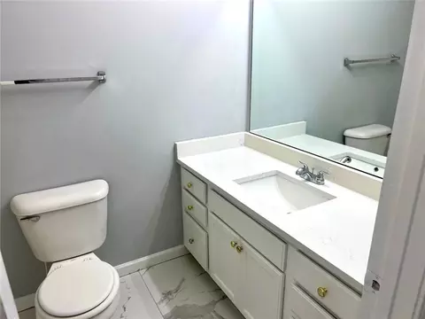 Bath - 203 Galway Ln, Hampton, GA 30228 photo 3 of 5