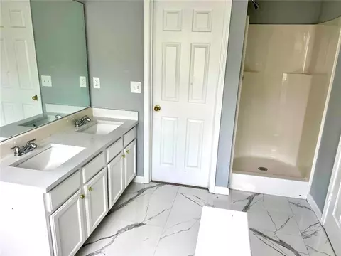 Bath - 203 Galway Ln, Hampton, GA 30228 photo 2 of 5