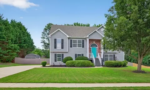 563 Bailey Dr, Jefferson, GA 30549