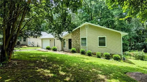 3900 Ferncliff Rd, Snellville, GA 30039