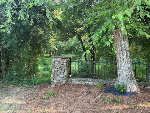 2466 Meredith Dr, Loganville, GA 30052