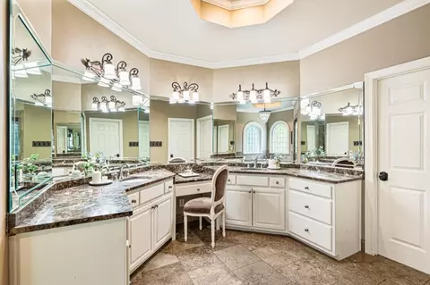 Bath - 330 White Columns Ct, Milton, GA 30004 photo 3 of 7