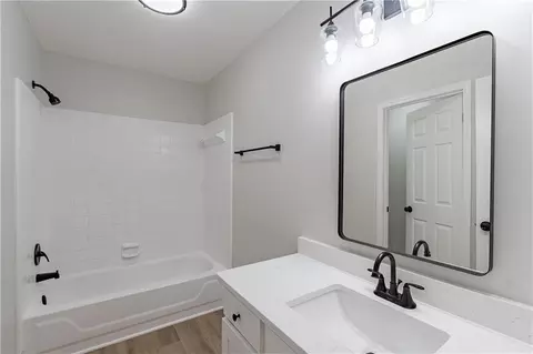 Bath - 3807 Lance Bluff Ct, Duluth, GA 30097 photo 3 of 4