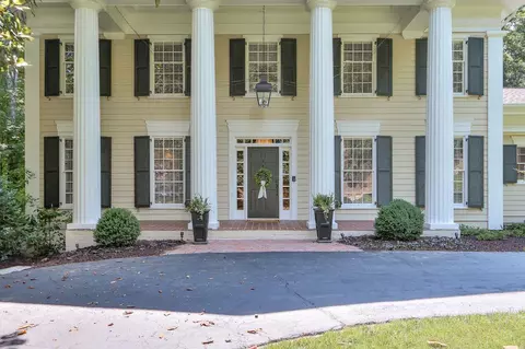 575 Valley Hall Dr, Sandy Springs, GA 30350
