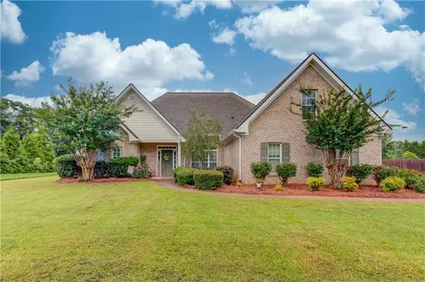 184 Station Dr, Pendergrass, GA 30567