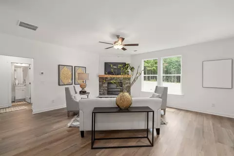 Living - 515 Elder Rd, Winder, GA 30680 photo 1 of 2