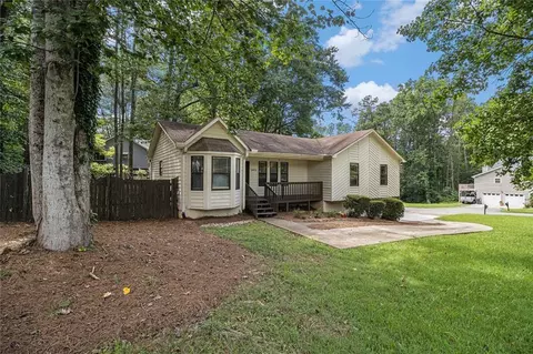 647 Sunshine Trce NW, Acworth, GA 30102