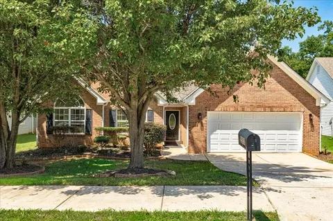 1553 Queen Elizabeth Dr, Locust Grove, GA 30248