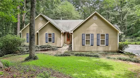 50 Foxcroft Ct, Newnan, GA 30265