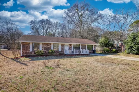 11 Grove Ln, Hampton, GA 30228