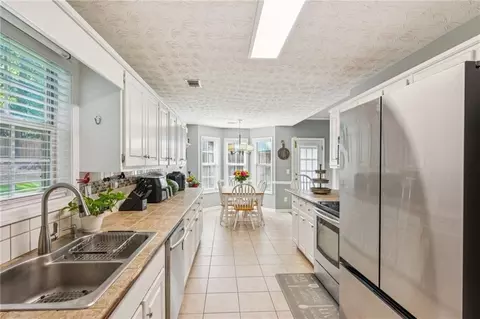 Kitchen - 182 Regency Dr, Bethlehem, GA 30620 photo 4 of 4