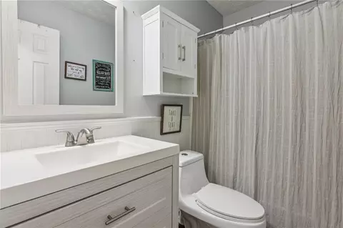 Bath - 182 Regency Dr, Bethlehem, GA 30620 photo 3 of 3