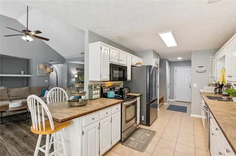 Kitchen - 182 Regency Dr, Bethlehem, GA 30620 photo 2 of 4