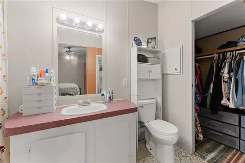 Bath - 9262 Morrison Rd, Lula, GA 30554 photo 1 of 3