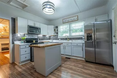 Kitchen - 470 3rd St, Rome, GA 30161 photo 3 of 5