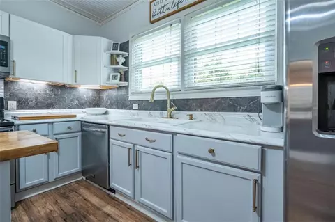 Kitchen - 470 3rd St, Rome, GA 30161 photo 4 of 5
