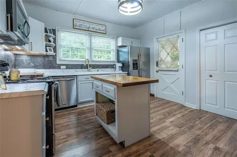 Kitchen - 470 3rd St, Rome, GA 30161 photo 2 of 5