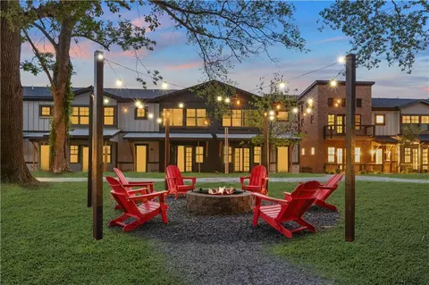 945 Willingham Dr #3, Hapeville, GA 30354