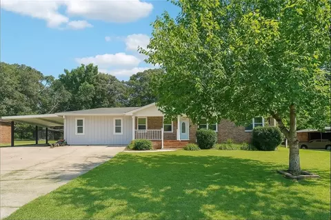6160 King Arthur Dr, Douglasville, GA 30135