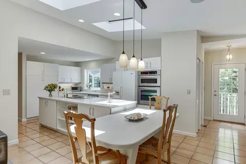 Kitchen - 3219 Parkridge Cres, Chamblee, GA 30341 photo 5 of 6