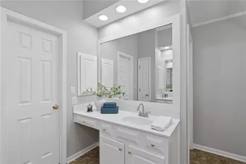 Bath - 161 Forestview Dr, Suwanee, GA 30024 photo 6 of 7
