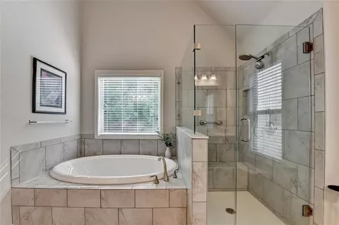 Bath - 4335 Bellview Ln, Duluth, GA 30097 photo 3 of 5